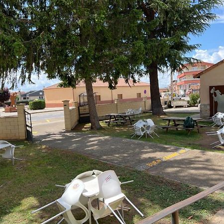 Albergue Municipal Hostel San Martín del Camino Kültér fotó