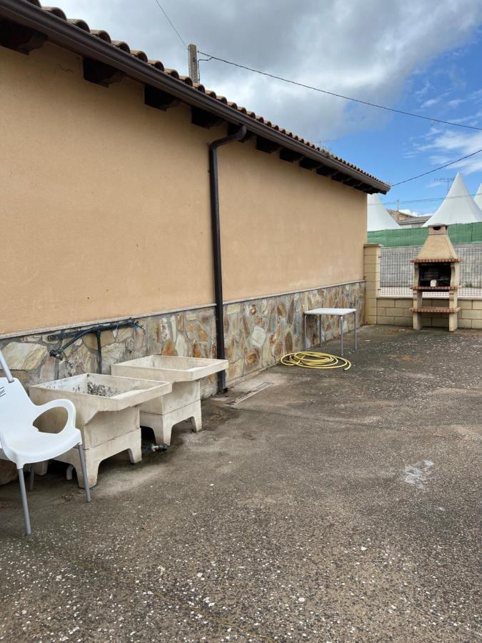 Albergue Municipal Hostel San Martín del Camino Kültér fotó
